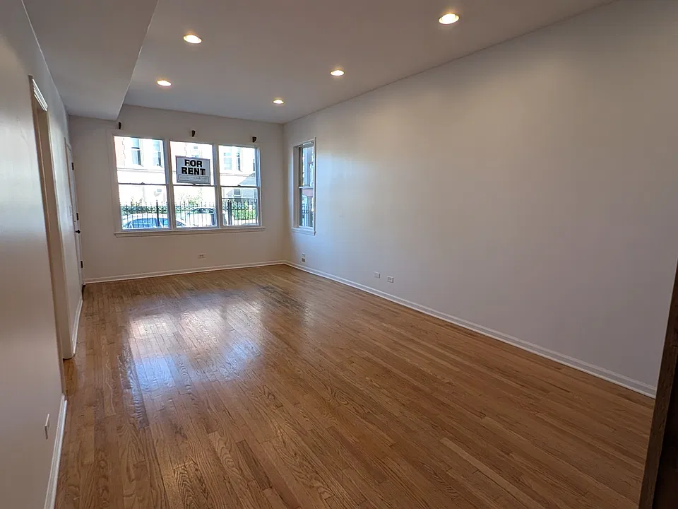 3238 N Sacramento Ave #1