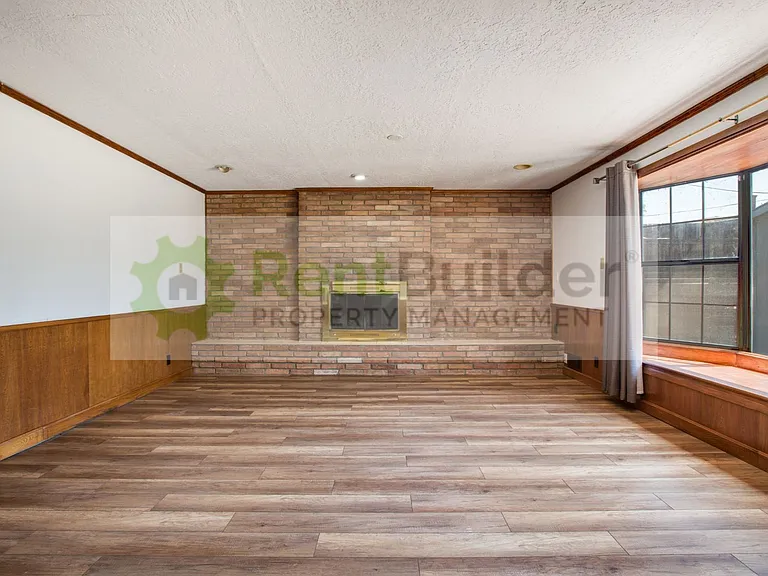 8304 Dellwood Rd NE — Photo 7