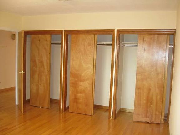 3rd image of 5058 Morenci Ln