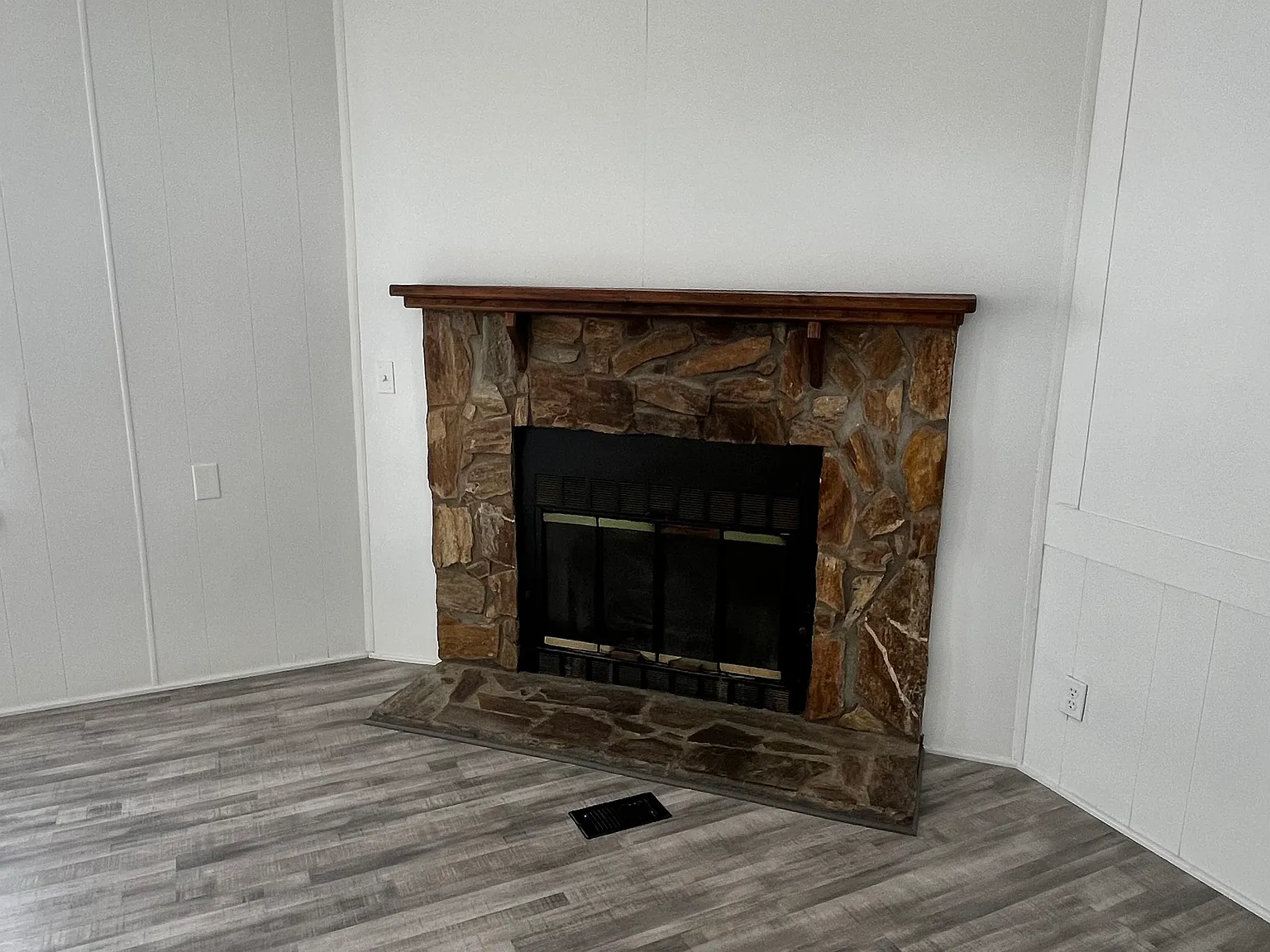 211 Sunset St NW — Photo 3