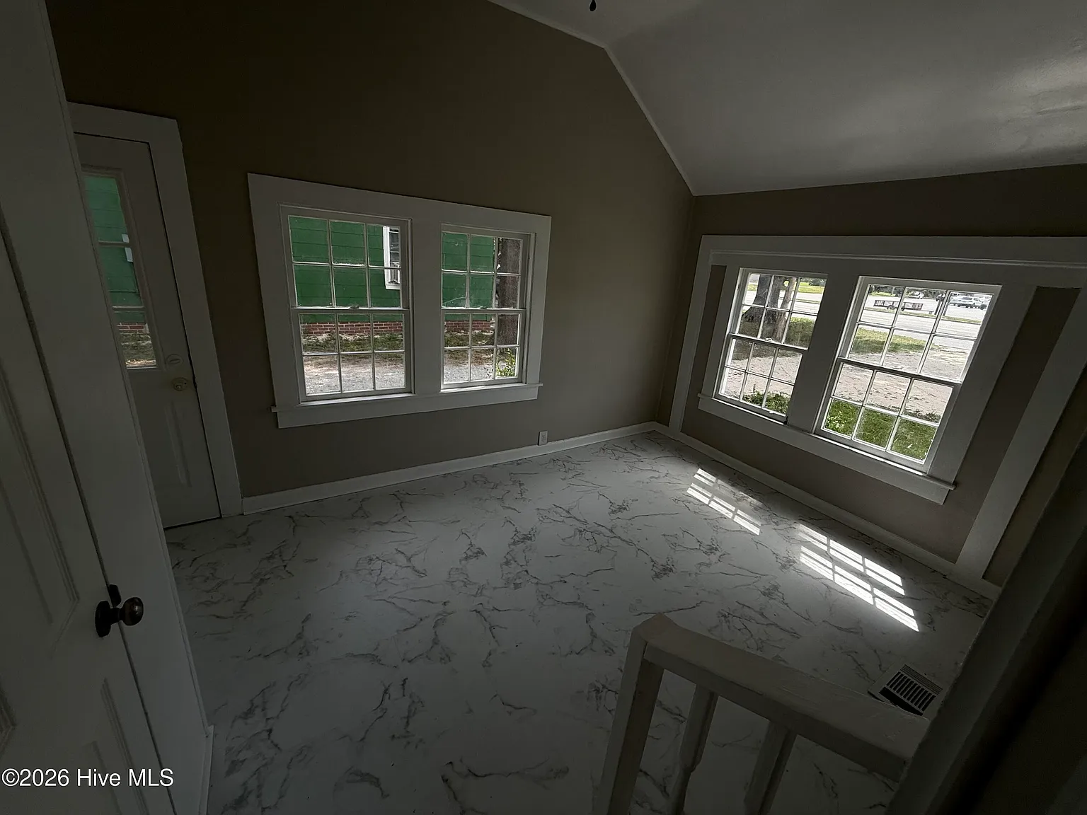 4 bed, 2.0 bath, 1563 sqft, $1,600 — Photo 4