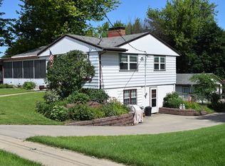 210 W School St, Lisbon, IA 52253