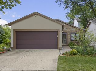 925 Wheaton Oaks Dr, Wheaton, IL 60187