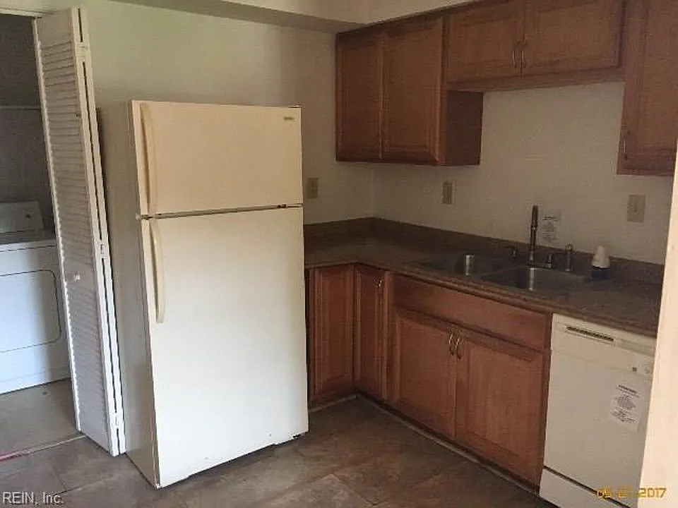 6036 Bradford Drive, #B, Suffolk, VA - 1 — Photo 2