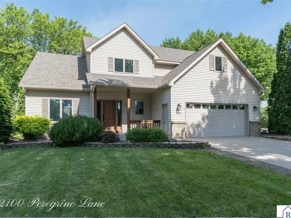 2100 Peregrine Ln, North Mankato, MN 56003