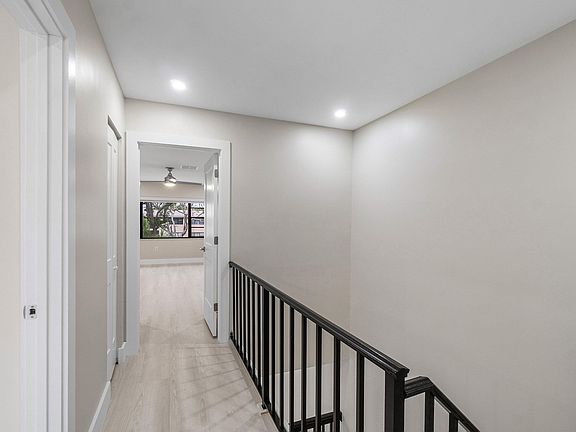 5th image of 16 Stratford Drive E #C