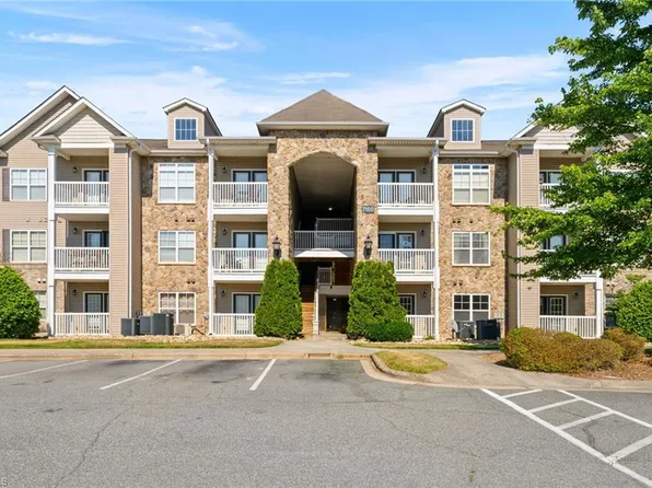 7100 W Friendly Ave Unit 105, Greensboro, NC 27410