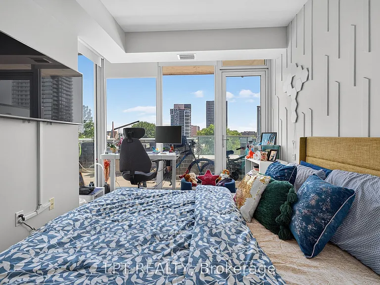 111 Champagne Ave S #307 — Photo 11