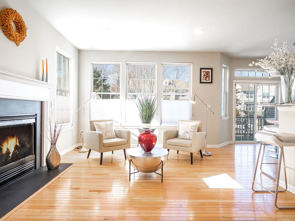 8 Cambridge Dr #8