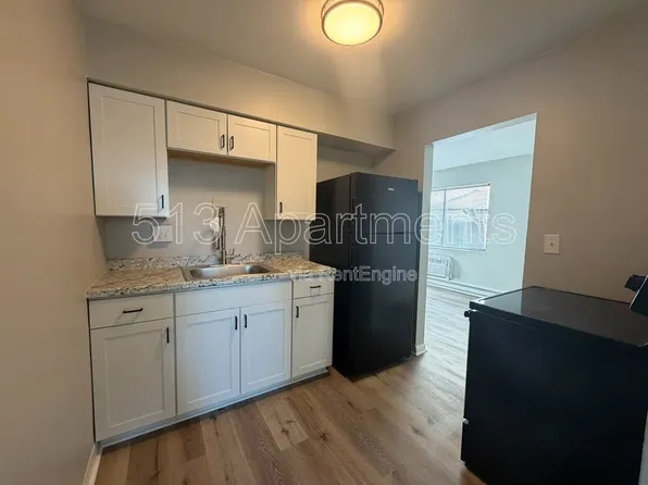 5146 Carthage Ave APT 10, Cincinnati, OH 45212