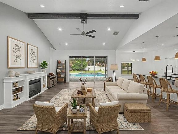 4th image of 606 Royal Crest Dr