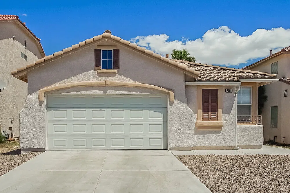 3 bed, 2.0 bath, 1423 sqft, $2,020 — Photo 1