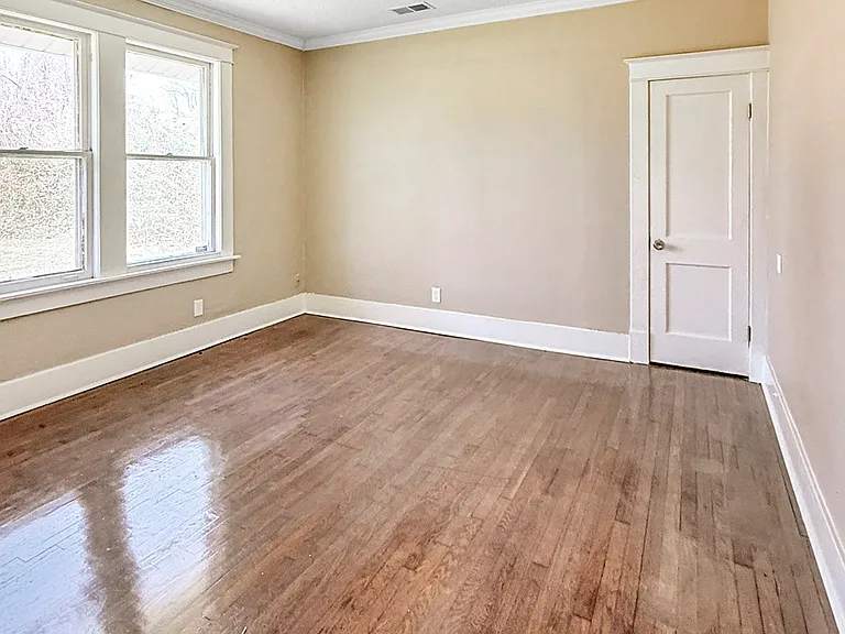 1826 Waverly Ave — Photo 10