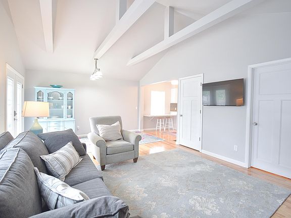 5th image of 320 Murray St SE
