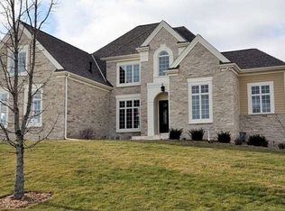 14245 N Pine Blf, Mequon, WI 53097