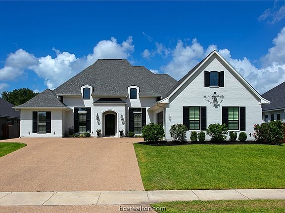 2nd image of 1907 Spanish Moss Dr