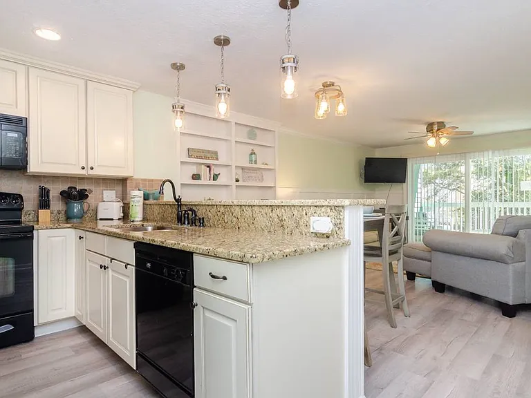 2302A Surfrider Cir — Photo 12