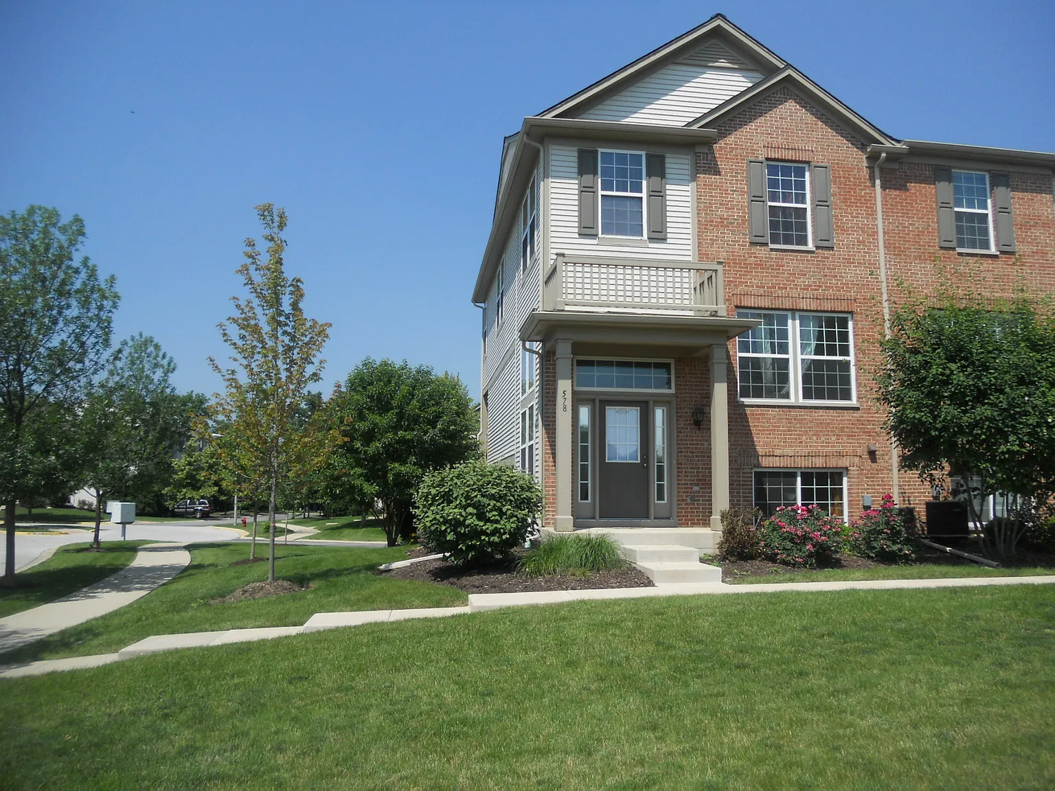 3 bed, 2.5 bath, 1981 sqft, $2,890 — Photo 1