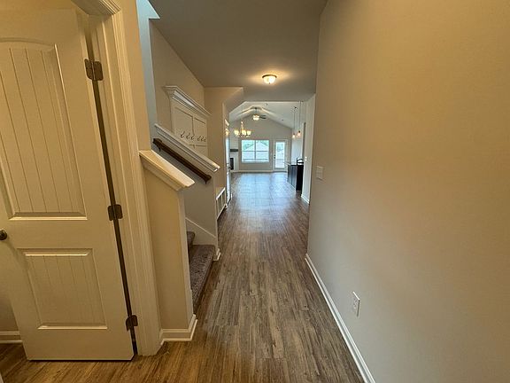 3rd image of 102 Daymark Dr