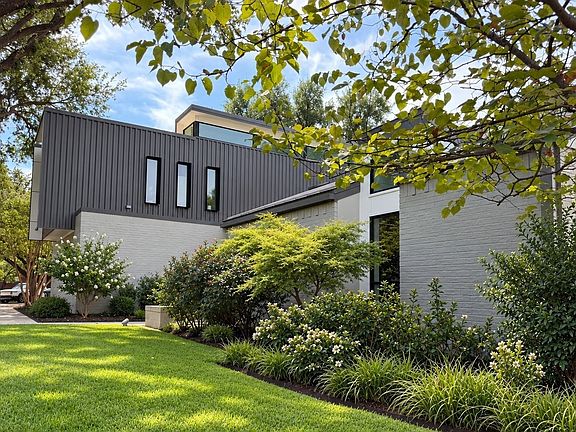 2nd image of 555 Arbor Brook Ln