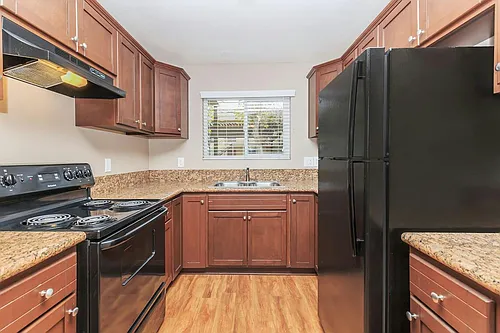 Newport Gardens Apartments, Vista Photo 1