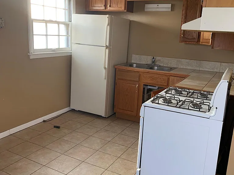1130 Birch Dr — Photo 2