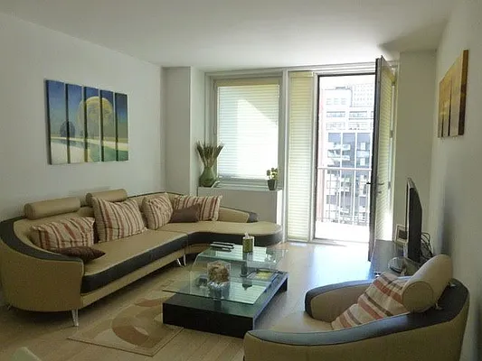Rented by Manhattan Only Real Estate | media 25