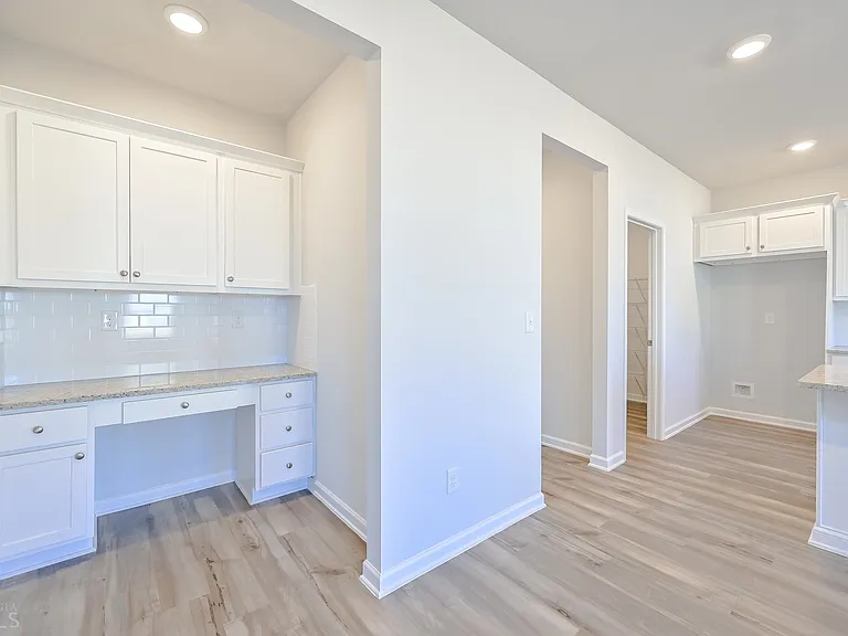 303 Eleanora Xing — Photo 24