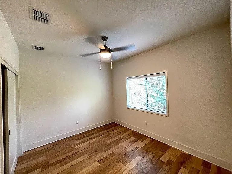2101 Montopolis Dr #20 — Photo 8