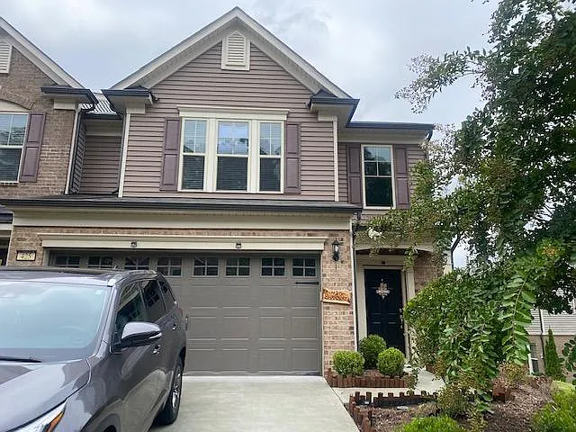 425 Chanson Dr — Photo 2
