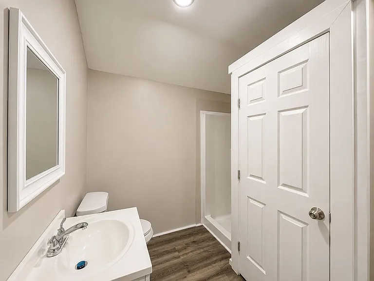 686 W 4th St — Photo 5