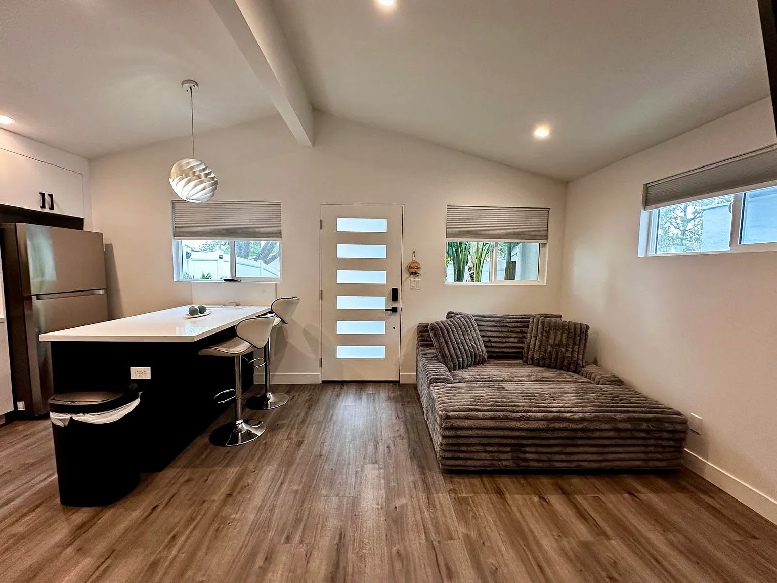 1 bed, 400 sqft, $2,500 — Photo 2