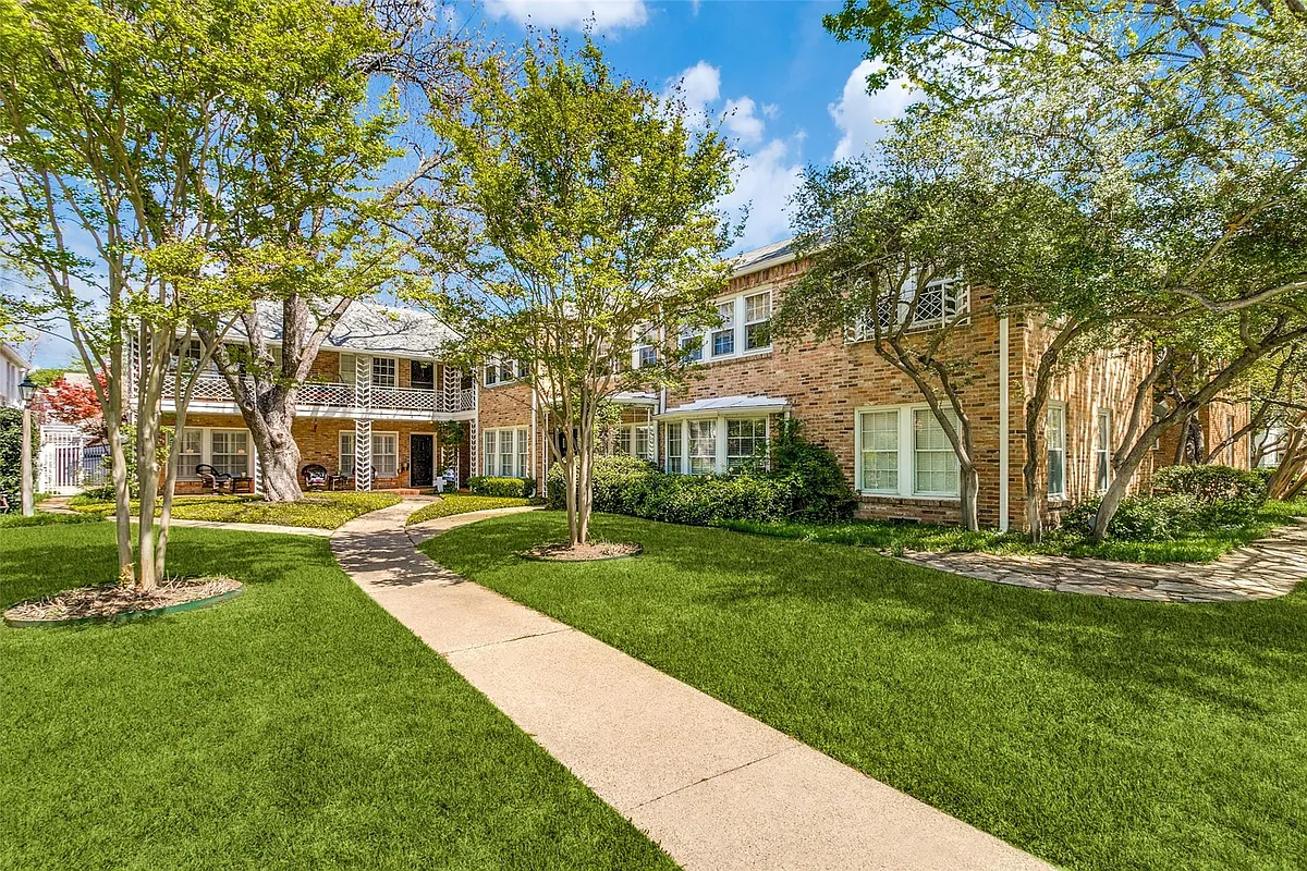 Building Photo - 4558 Roland Ave #B