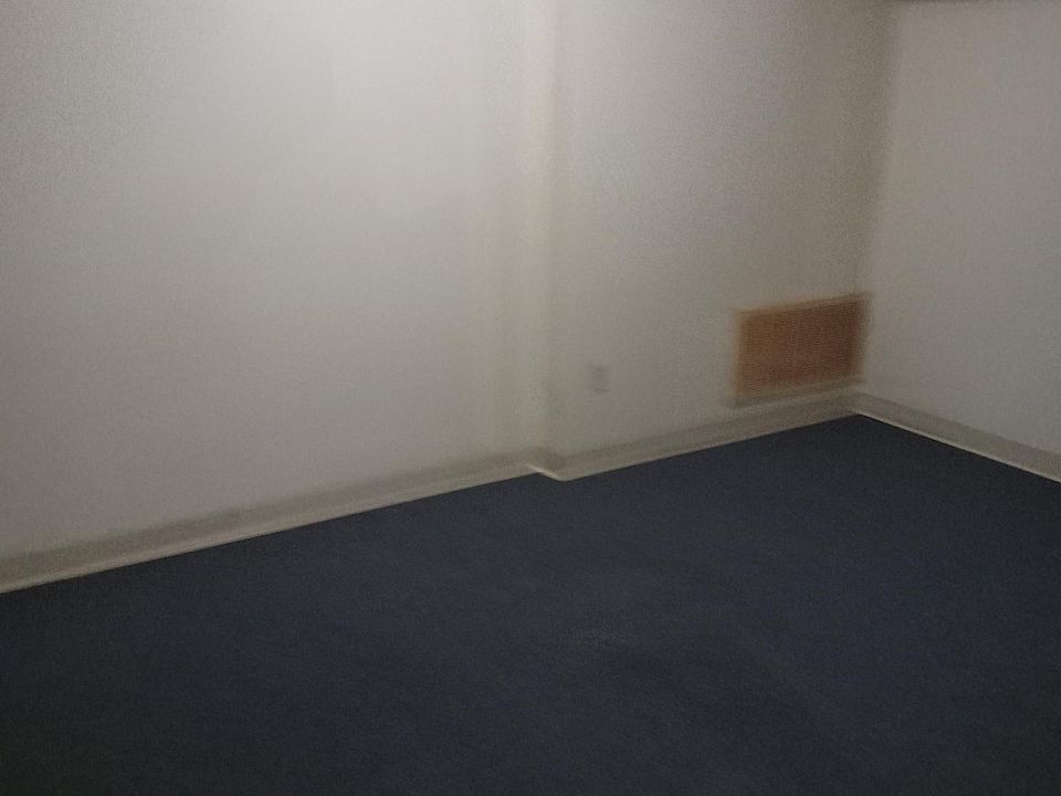 2nd image of 467 Farmington Ave #1