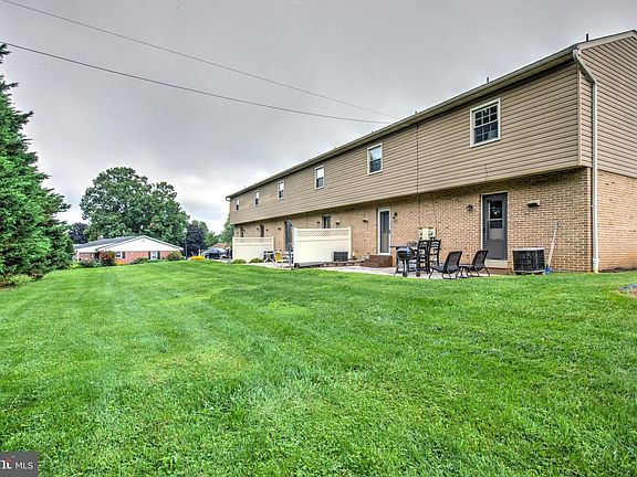 4th image of 2 Meadow View Dr #10
