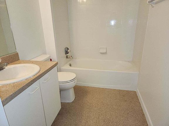 5th image of 4967 SW 32nd Ave
