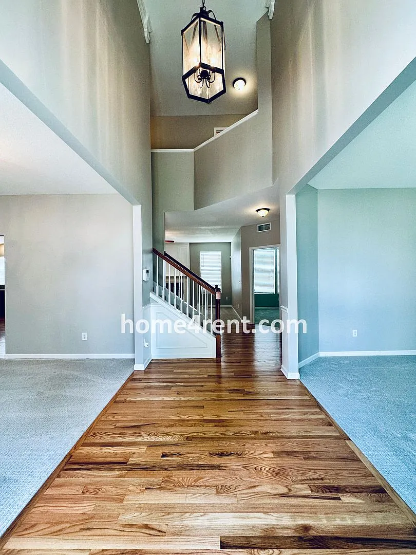 Wood Floors, Open Layout, Plenty of Natural Light, and Fenced Yard! — Photo 4