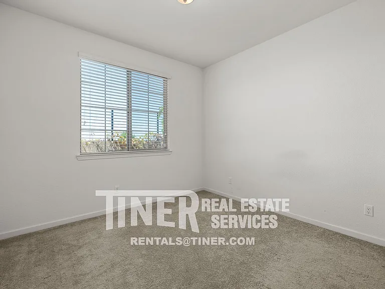 8082 Avanti Dr — Photo 23
