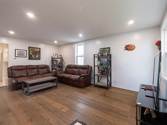 4th image of 278 Bright St