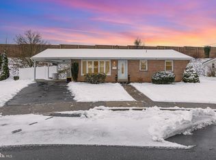 7 Oakwood Cir, Camp Hill, PA 17011