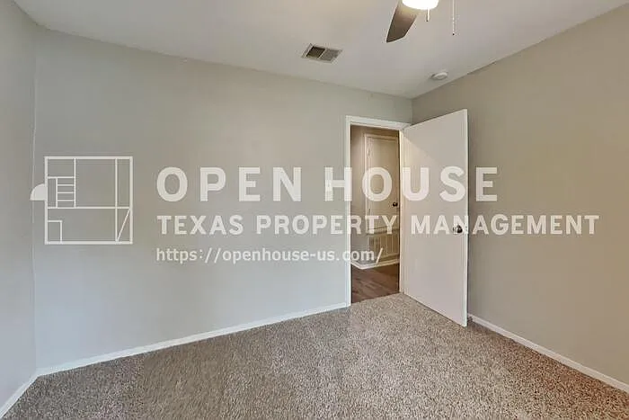 3419 Shadowcrest Ln — Photo 14