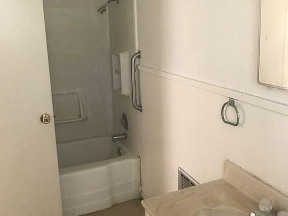 3rd image of 210 W Flynn Ave