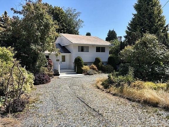 2nd image of 1074 Bayview Dr