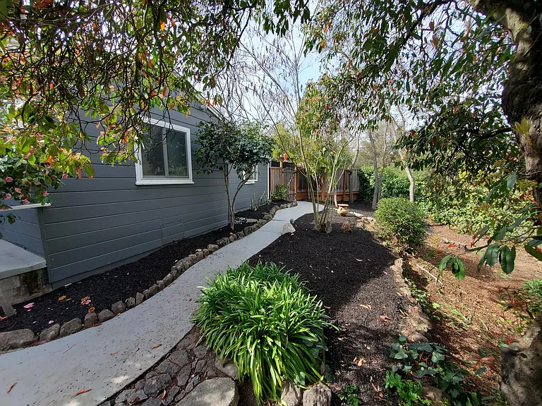 925 Hawthorn Dr — Photo 30
