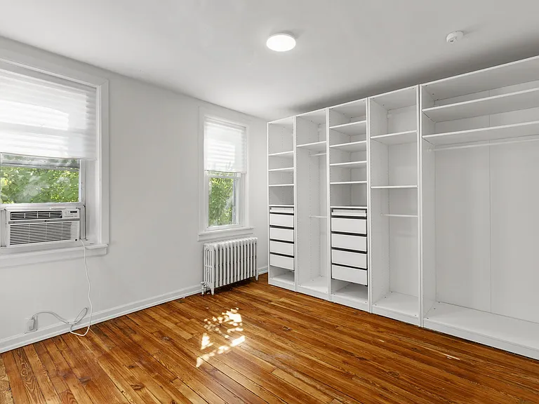 2426 E Indiana Ave — Photo 26
