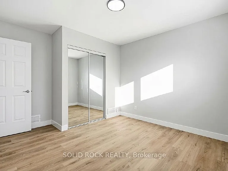 2158 Fillmore Cres — Photo 13