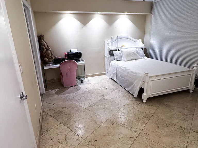 18911 Collins Ave #506 — Photo 43
