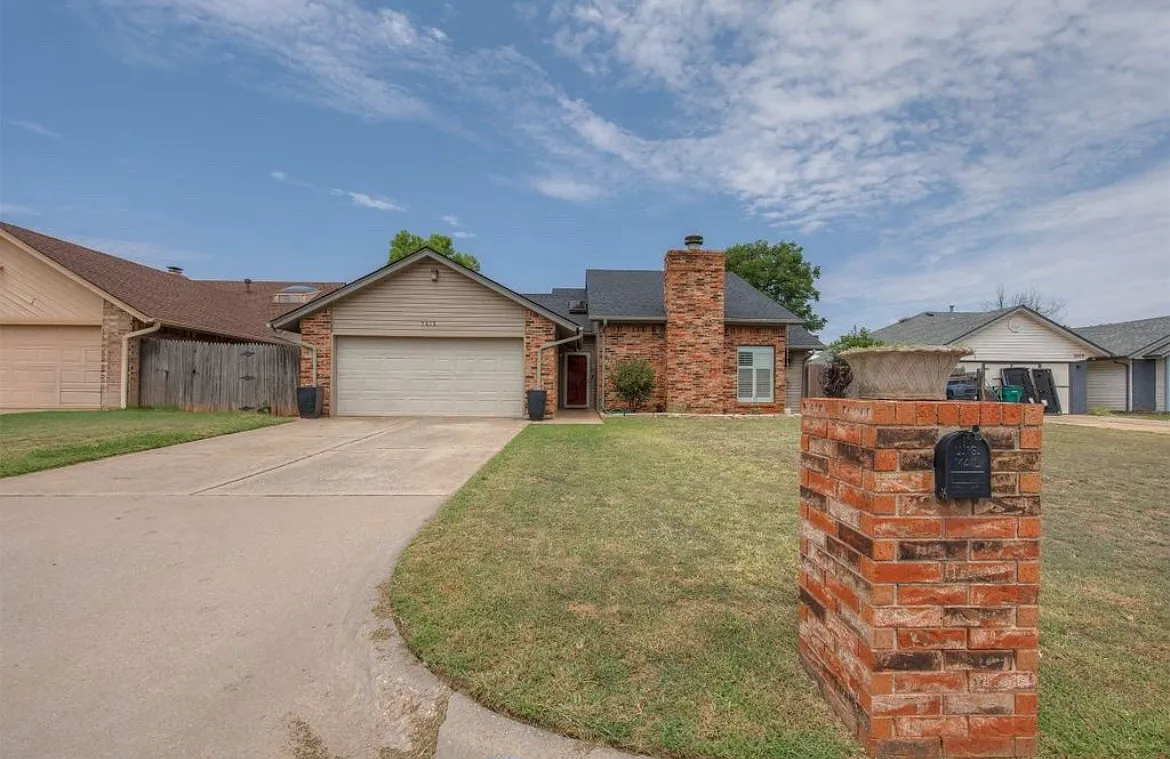 7613 Maehs Cir — Photo 1