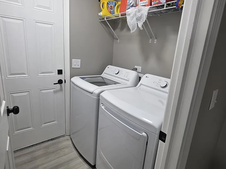 1011 Devon St — Photo 13