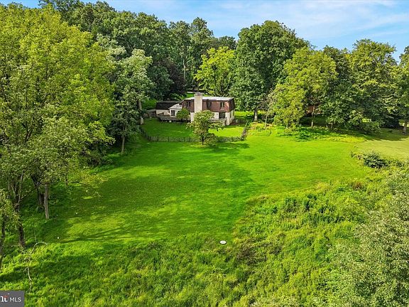 3rd image of 1132 Tinkerhill Ln